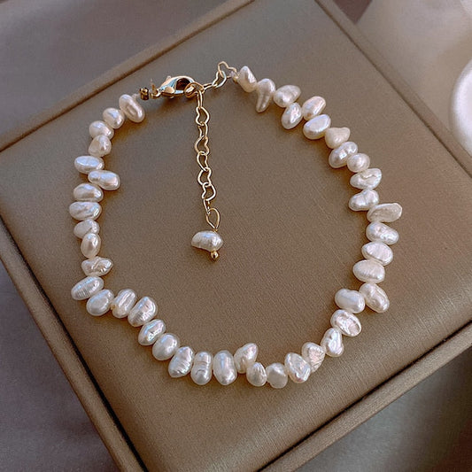 Elegant C�line Pearl Bracelet