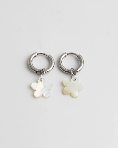 Flower Shell In White Classic Earrings