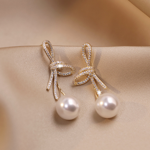 Pearl Earrings with Shiny Bow