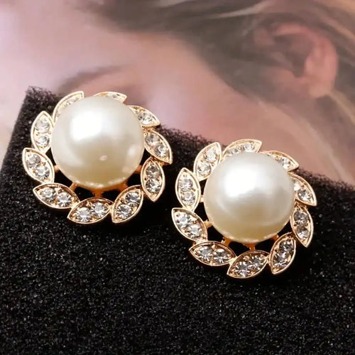 Exquisite Pearl and Shiny Leaves Earrings