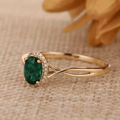 Evergreen Emerald Twist Ring
